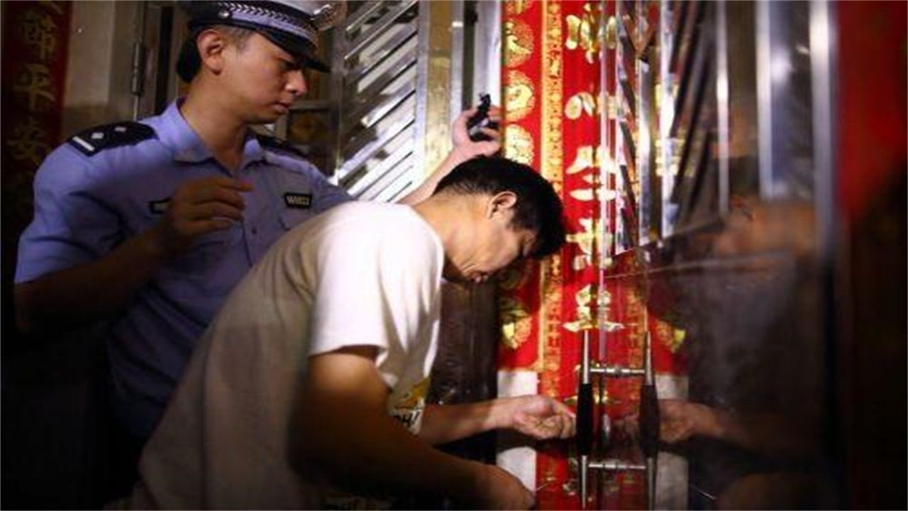 西秀区请开锁师傅开了锁后，师傅为什么一般都不进门，就算主人请也不进去？